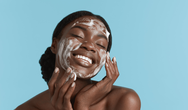 Pele seca, mista ou oleosa? Descubra a ordem dos produtos de skincare da Essencial pra cada tipo de pele.